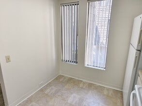 Building Photo - Governor's Square Apartments