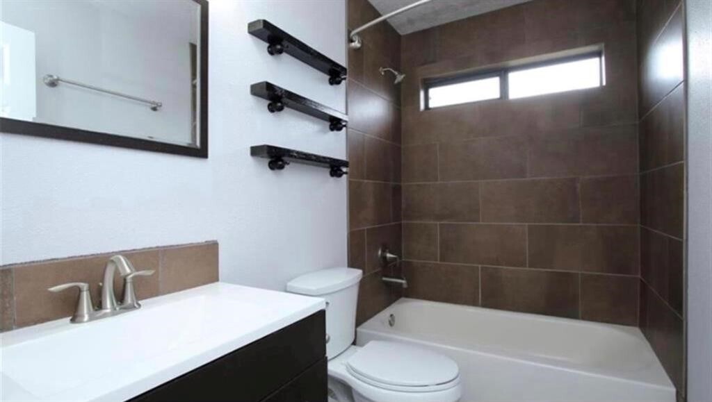 Building Photo - 995 Junell St