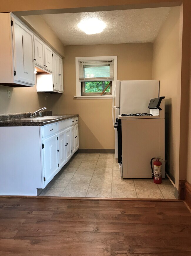 Cocina - 64 Hawthorne Ave
