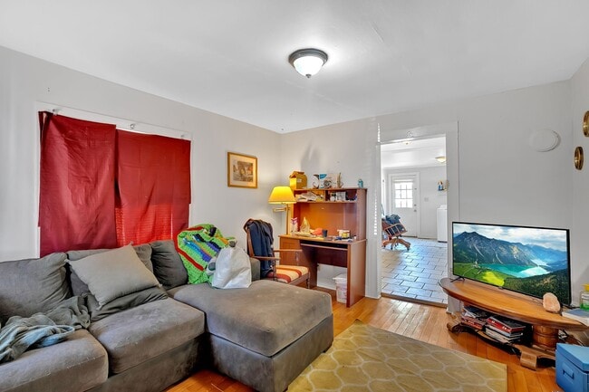 Sala de estar - 203 3rd Ave NE