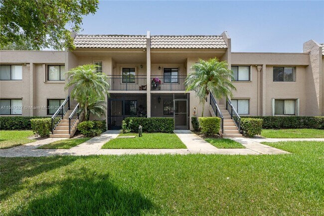 Foto del edificio - 390 Racquet Club Rd