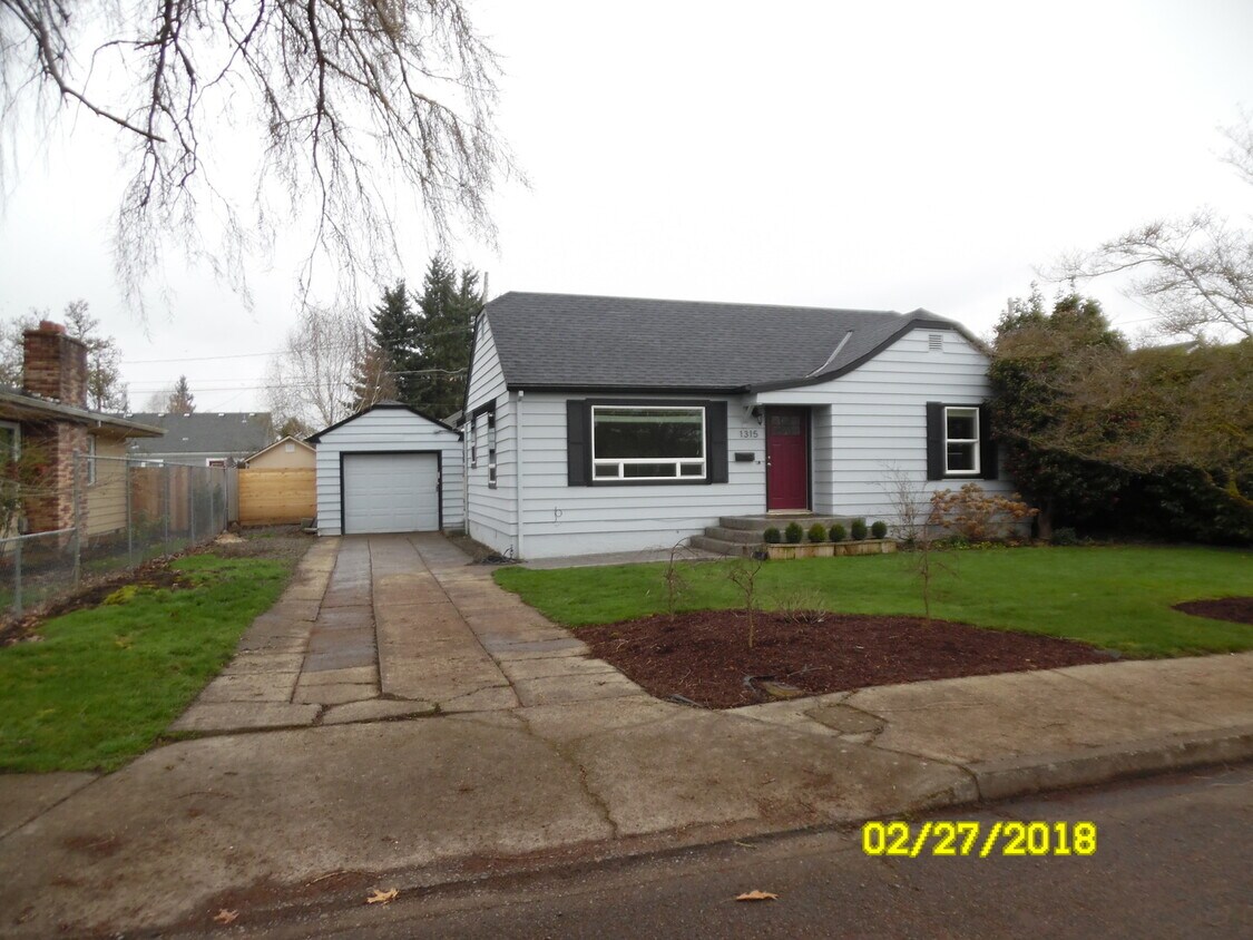Primary Photo - 1315 NW Birch St