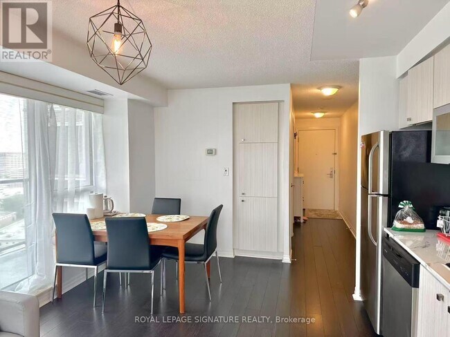 Building Photo - 2015-2015 Sheppard Ave E