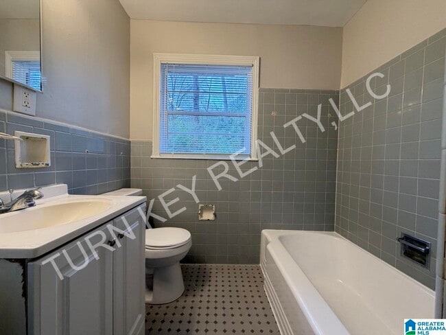 Building Photo - 908 5 Mile Rd