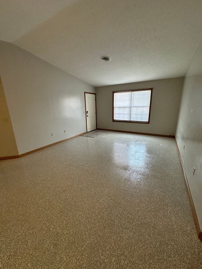 Building Photo - 212 S Silverwood Ln