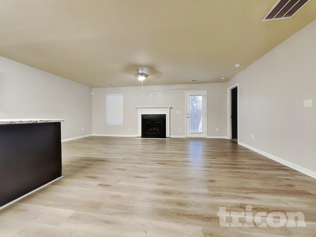 Building Photo - 20 Pine Ridge Rd