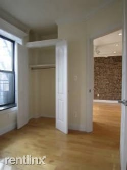 Building Photo - 233 Mott St
