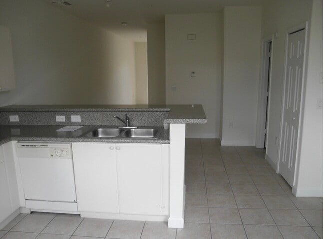 Building Photo - 2906 Shoma Dr
