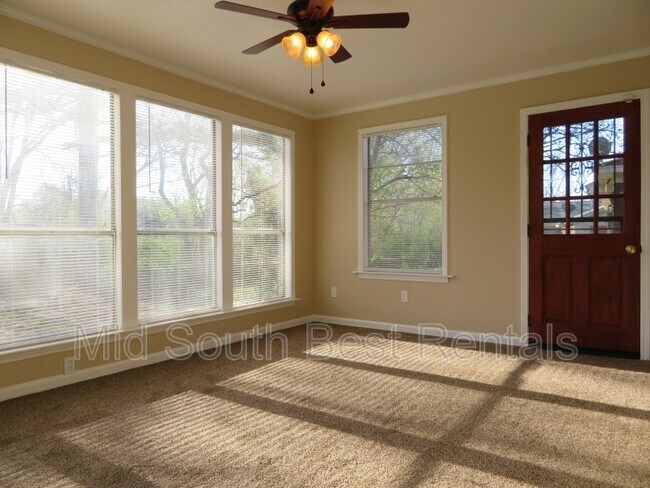 Foto del edificio - 4330 Merlcrest Cove