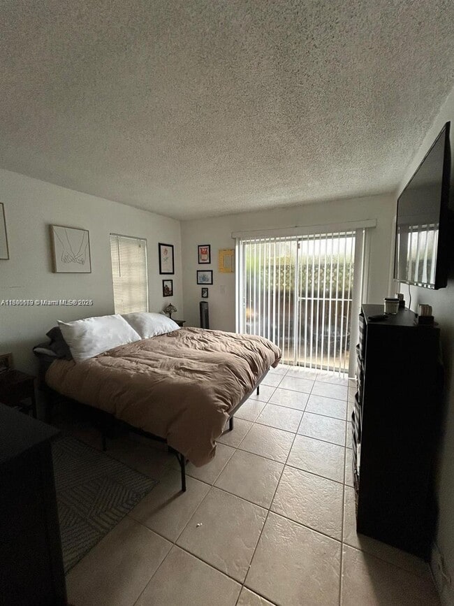 Building Photo - 8550 SW 109th Ave