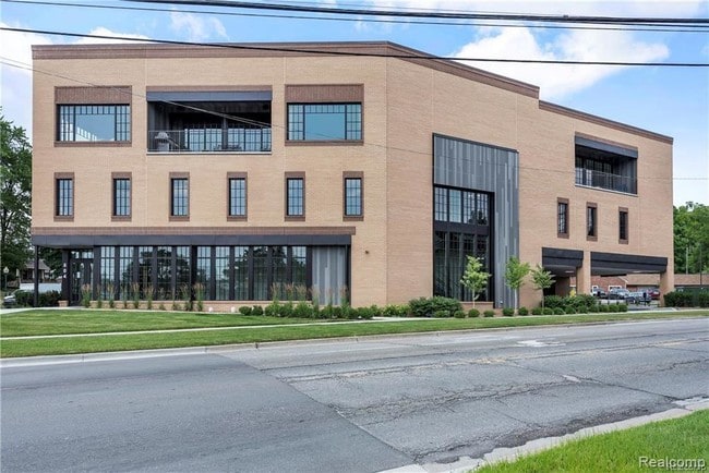 Building Photo - 804 N Main St
