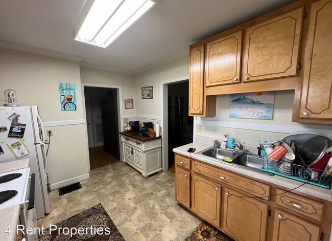 Foto del edificio - 3 br, 2 bath House - 112 Lawn St