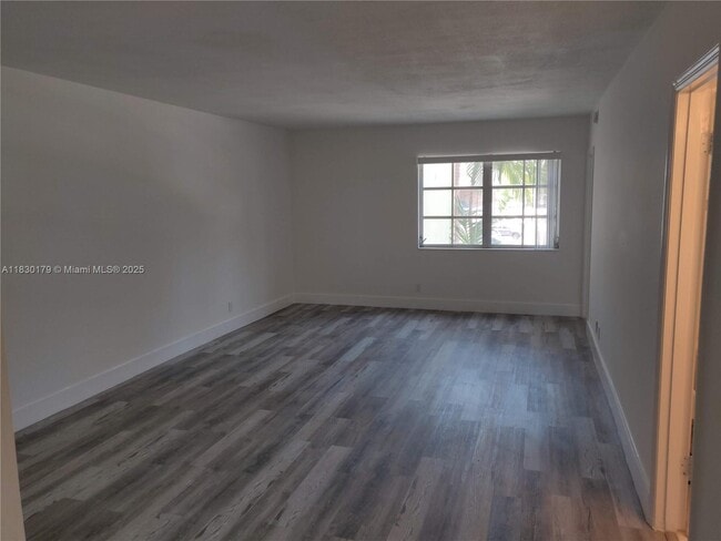 Foto del edificio - 2424 SE 17th St