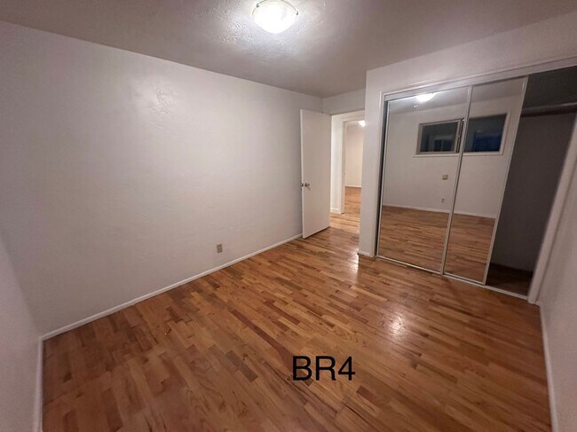 Foto del edificio - 610 Spencer Ct