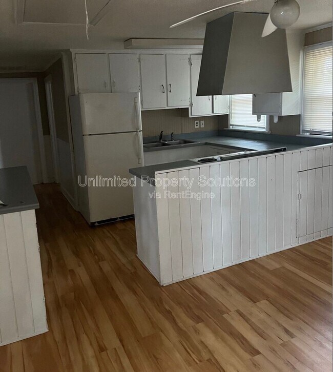 Building Photo - 223 Myrtle Ave