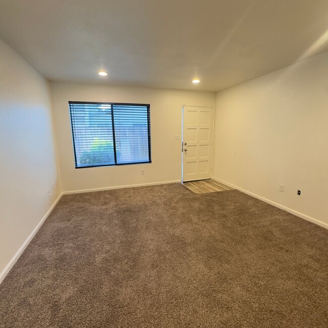 Building Photo - 1009 Nimrod Ct