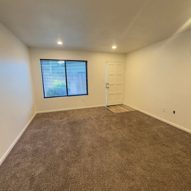 Building Photo - 1009 Nimrod Ct