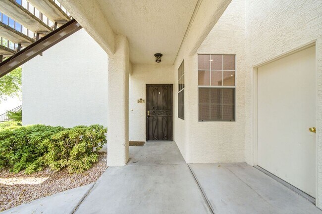 Building Photo - 1830 N Buffalo Dr