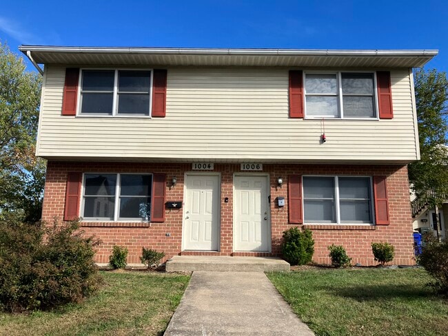 Walk inside to newness - 1004 Corbett St