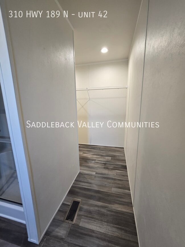 Building Photo - 310 HWY 189