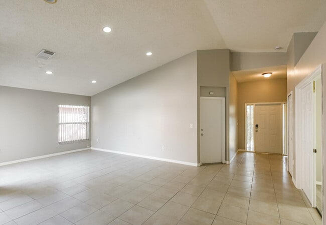 Building Photo - 5010 SW 151st Ter