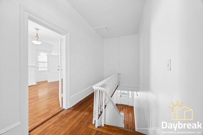 Foto del edificio - 112 E Anderson St