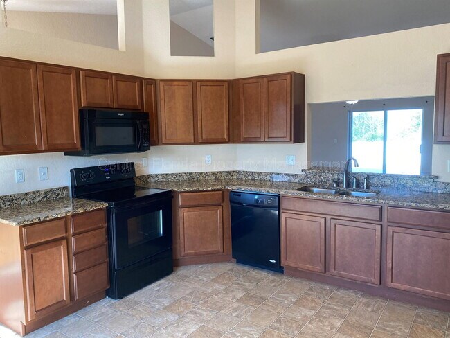 Foto del edificio - 250 Highland Meadows Ct