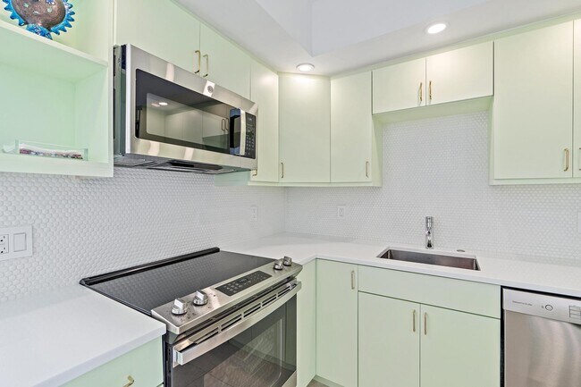 Building Photo - 2760 S Ocean Blvd