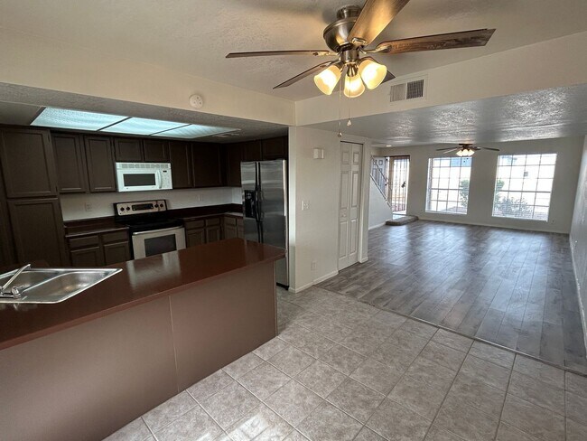 Building Photo - 5827 N 59th Dr