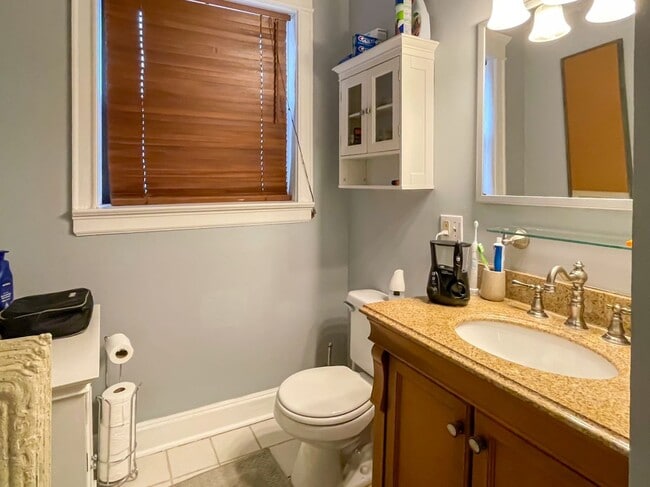 Building Photo - 901 W Gordon Ter