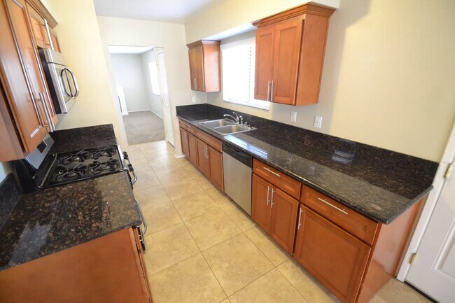 Building Photo - 6400 Trenton Way