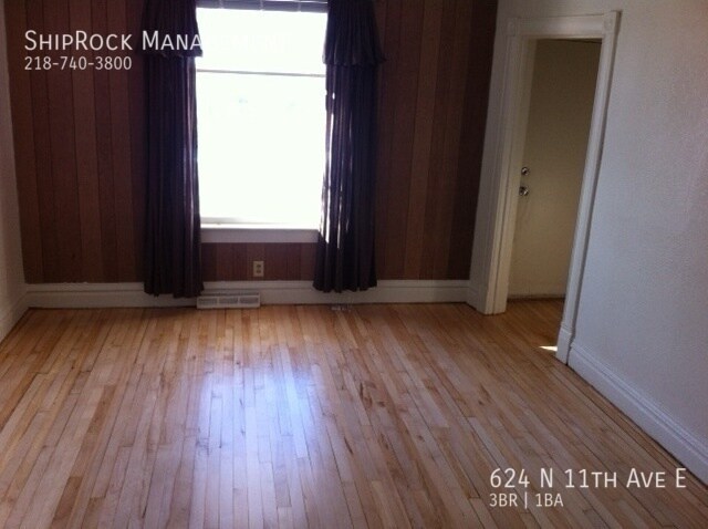 Foto del edificio - 624 N 11th Ave E