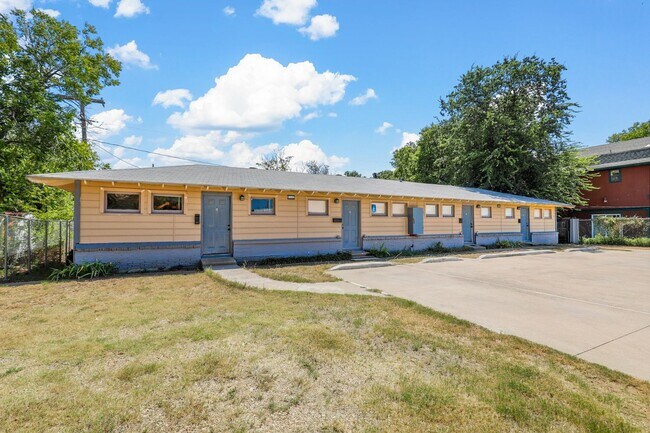 Building Photo - 8339 White Settlement Rd