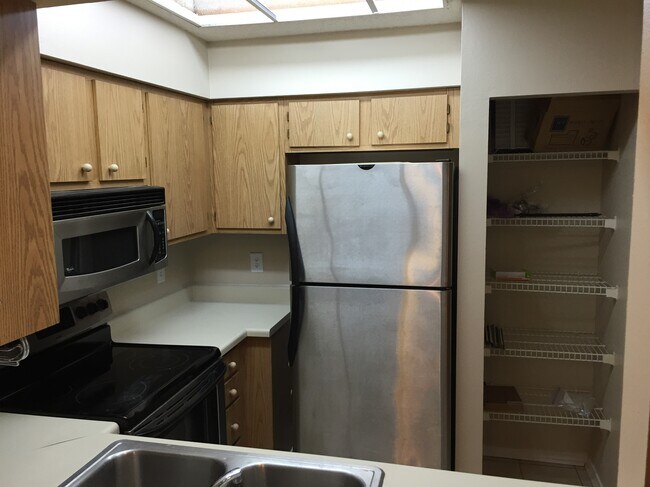 Foto del edificio - 14216 Woodlands Dr
