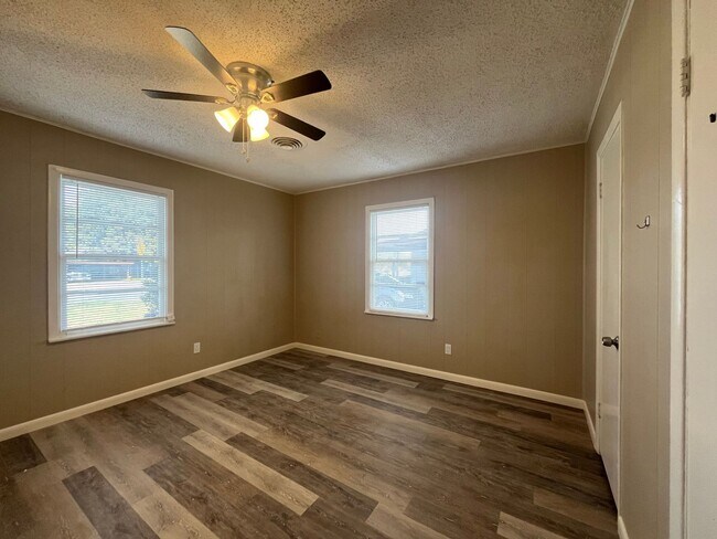Foto del edificio - 4 Bed 3 bath in LISD