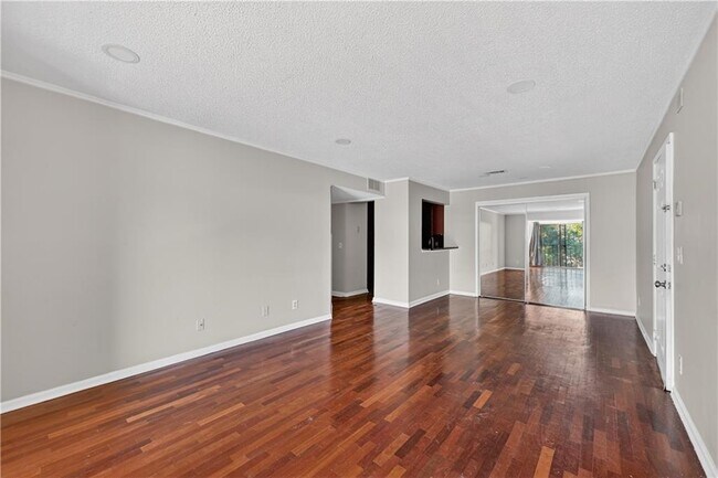 Building Photo - 2657 Lenox Rd NE