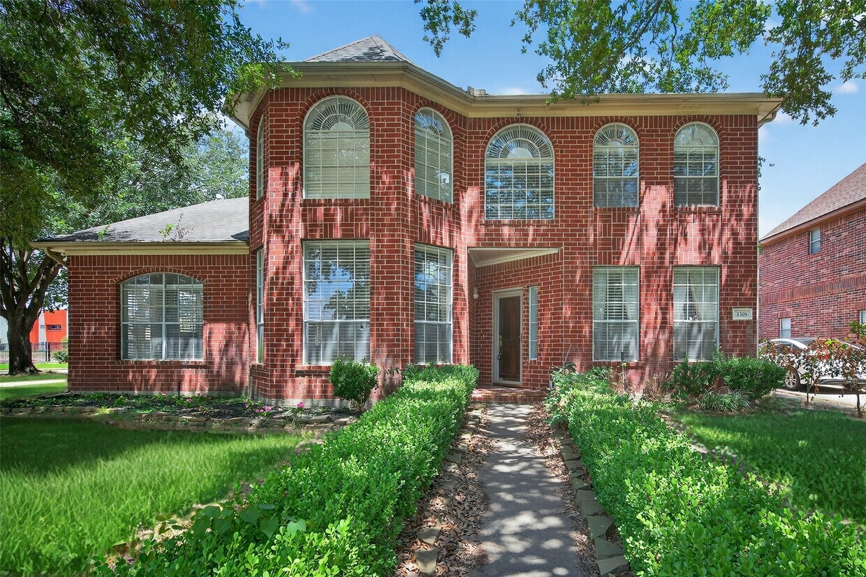 Foto principal - 3318 Pebble Trace Dr