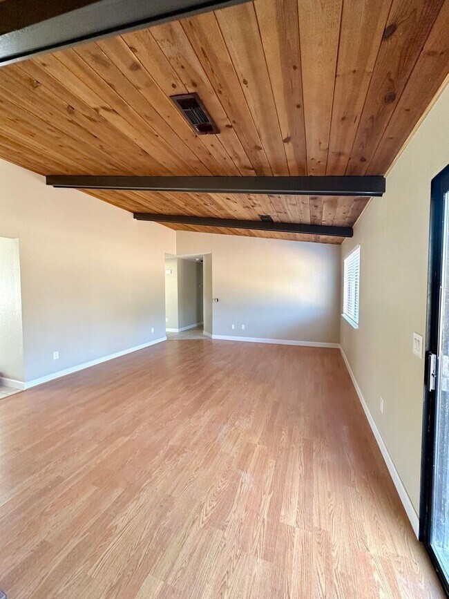 Foto del edificio - 3 br, 2 bath House - 735 Walnut Dr