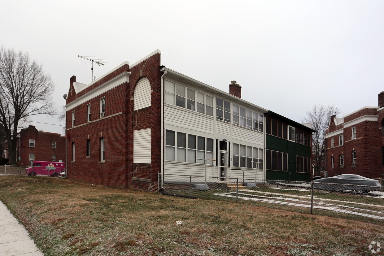 Building Photo - 4005 8th St NE
