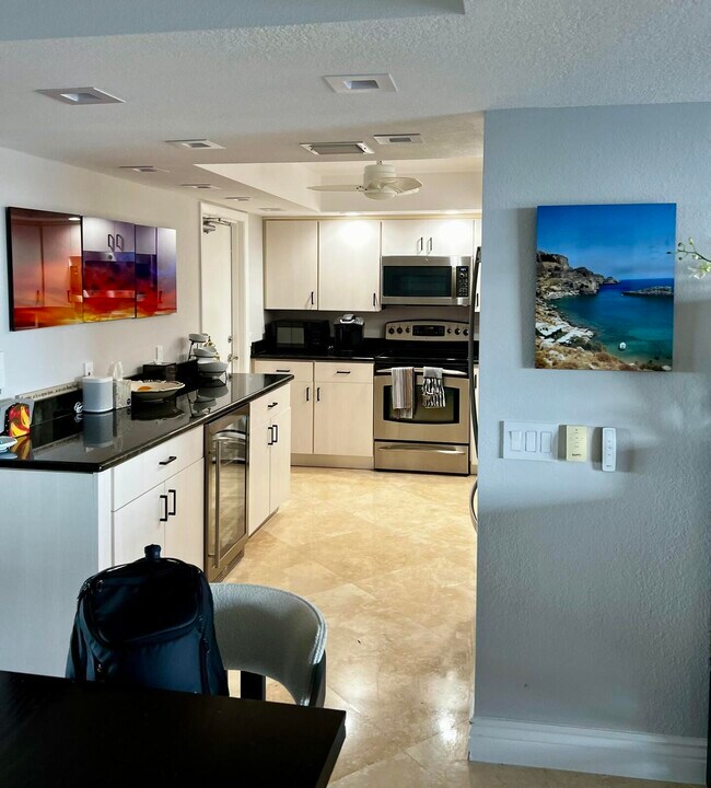 Foto del edificio - 2701 N Ocean Blvd