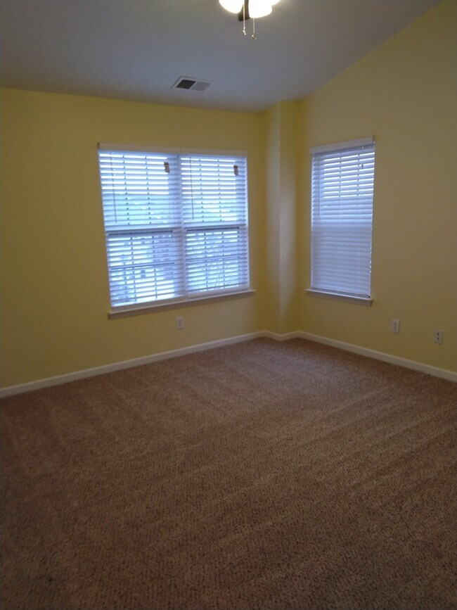 Building Photo - 6733 Mountain Majesty Way
