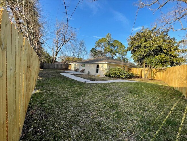 Building Photo - 606 S Kaufman Dr