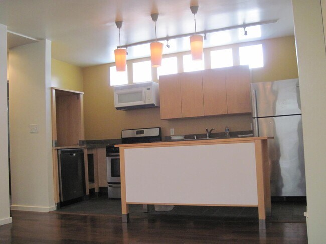 Cocina - 12735 Venice Blvd