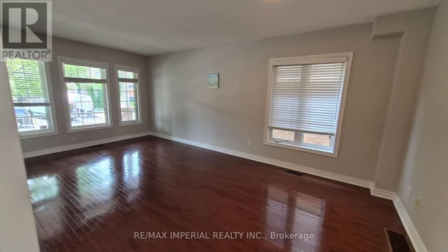 Building Photo - 118 Flagstone Way