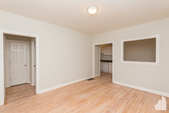 Building Photo - 630 W Barry Ave