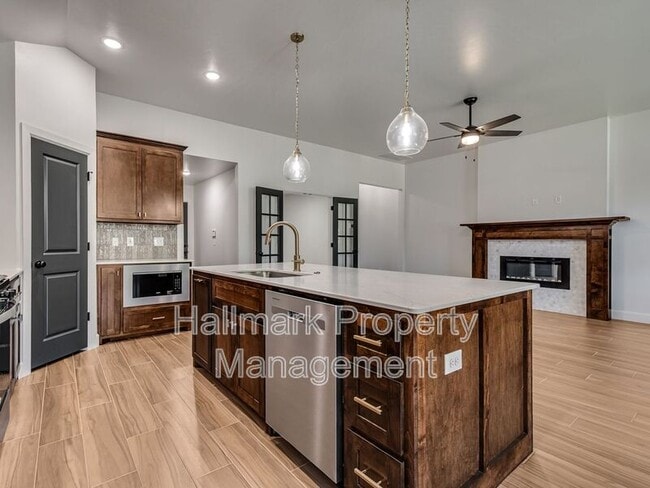 Foto del edificio - 807 Azalea Farms Rd