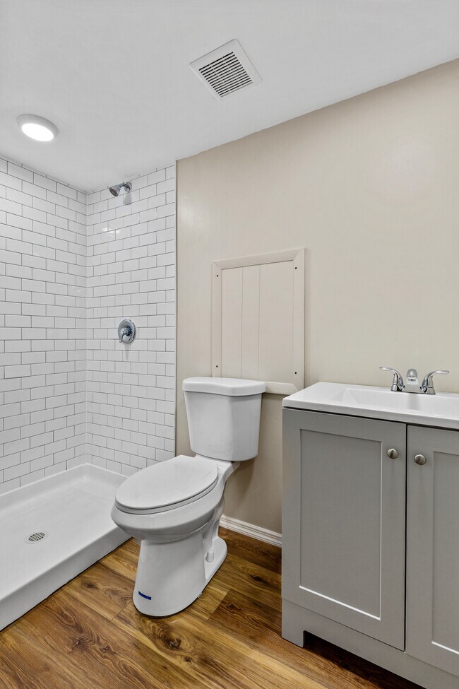 Foto del edificio - 905 Lynn Haven Ln