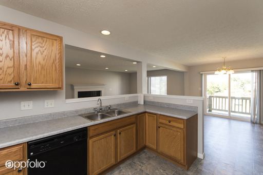 Building Photo - 2398 Hillsdale Dr