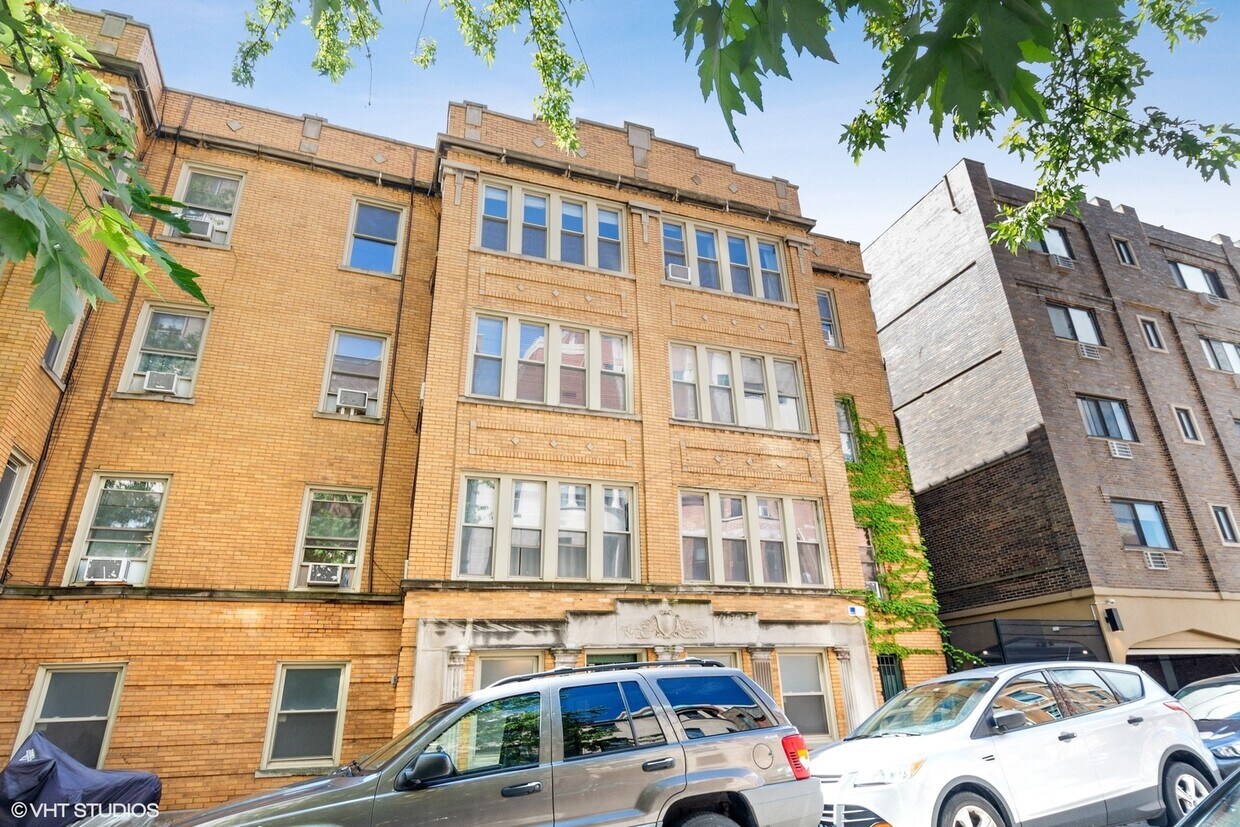Primary Photo - 451 W St James Pl