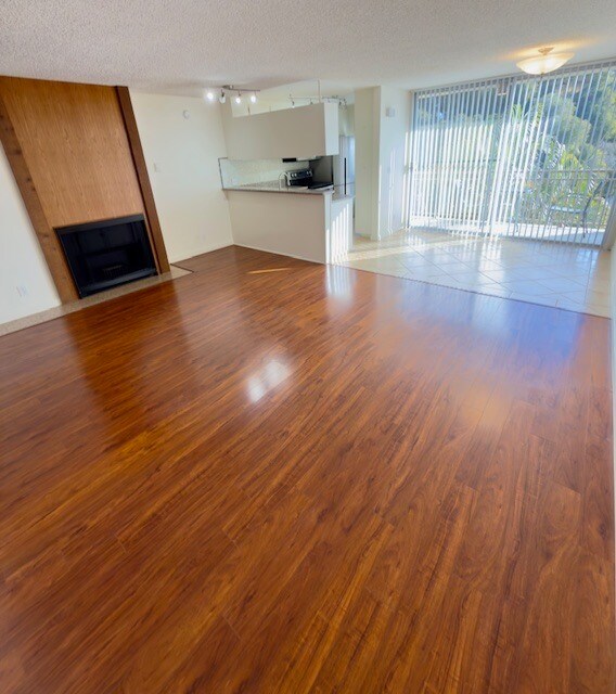 Sala de estar y desayunador #37 - 659 S Cloverdale Ave